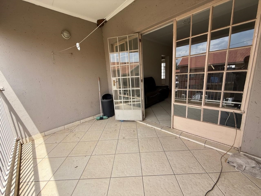 2 Bedroom Property for Sale in Waterval East North West